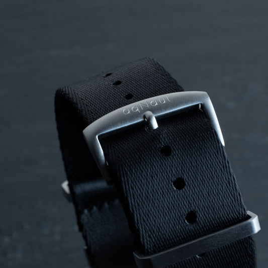 Schwarzes Nato-Gurtband im Sicherheitsgurt-Stil